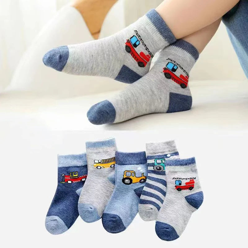 5 Paar Socken für Kinder mit unterschiedlichen Motiven