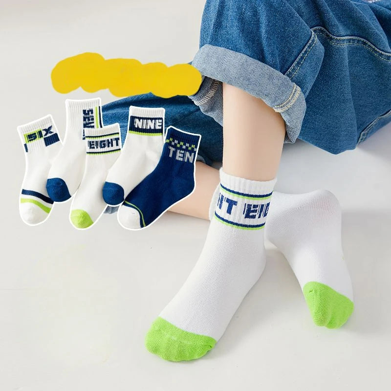 5 Paar Socken für Kinder mit unterschiedlichen Motiven